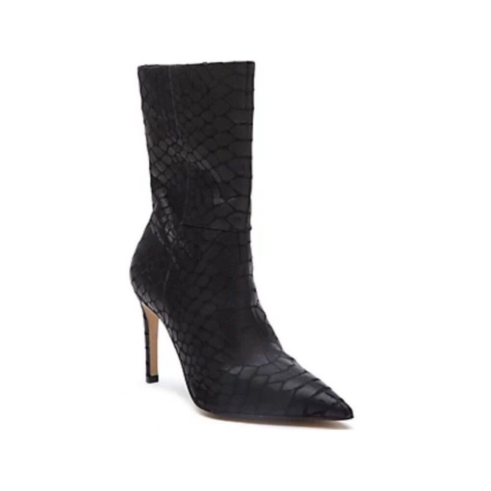 Matisse Dream Catcher boots 7.5 M feature a black textured leather upper